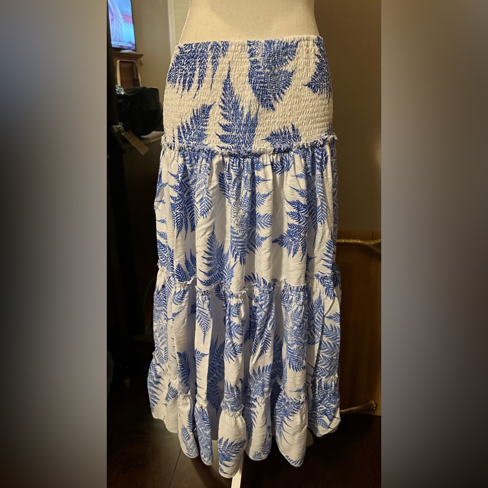 Eesome Blue and White Fern Maxi Skirt